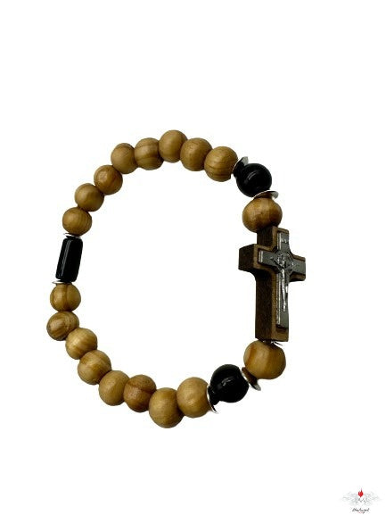 Bracciale legno con croce san benedetto