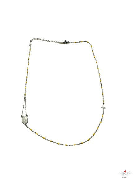 Girocollo acciaio con doppia croce e perline gialle